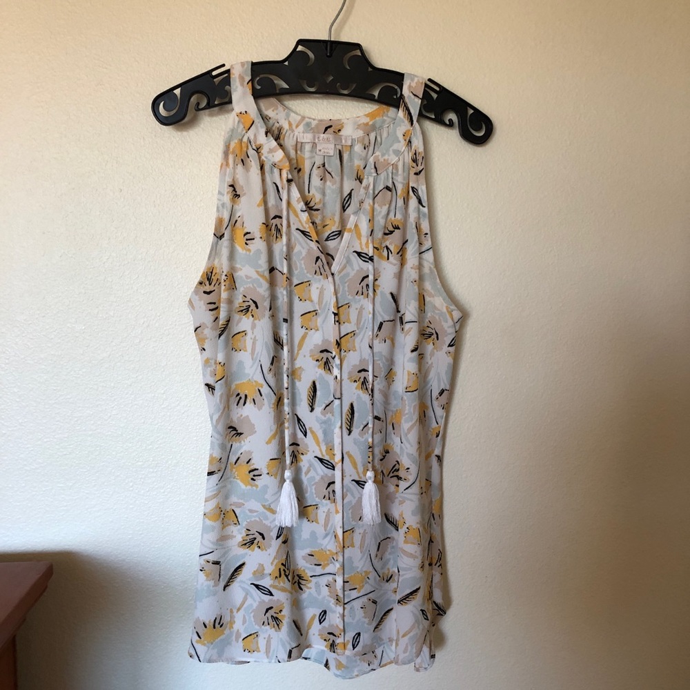 Pre-Owned Women’s C & E Yellow Floral Sleeveless Top Size: M
